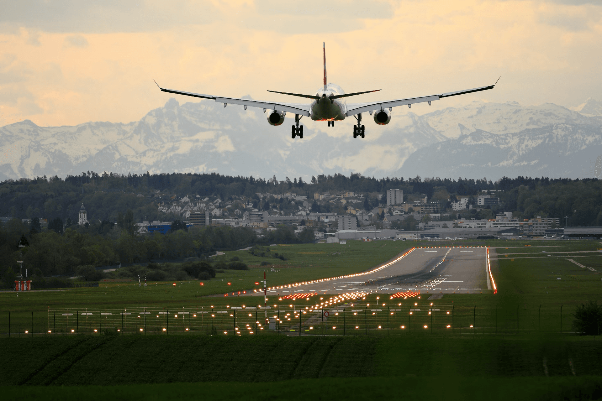 Top 5 Flight Data APIs (and No-Code Alternatives)